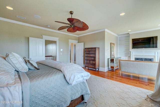 bedroom with ornamental molding, light hardwood / wood-style floors, and ceiling fan