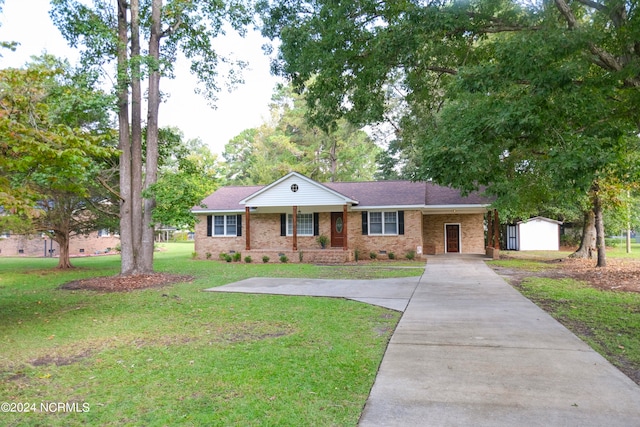 single story home with a front lawn