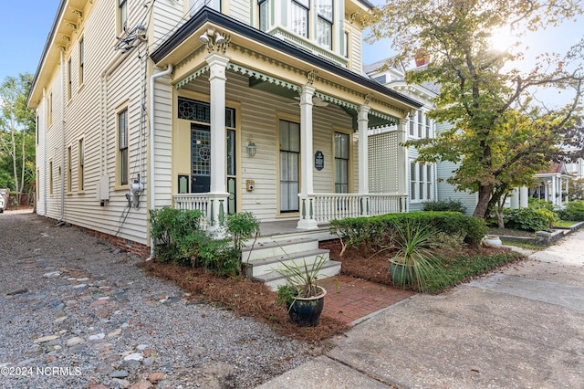 view of front facade with covered porch