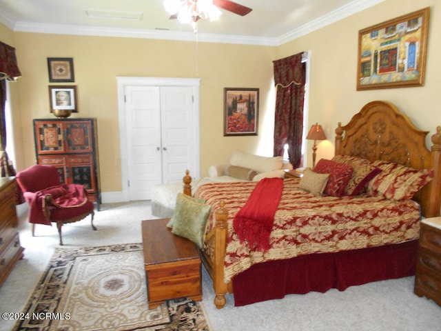 bedroom with carpet, crown molding, a closet, and ceiling fan