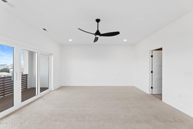 carpeted empty room featuring ceiling fan