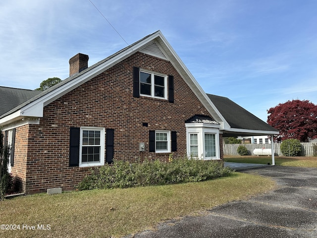 view of front of house with a front yard