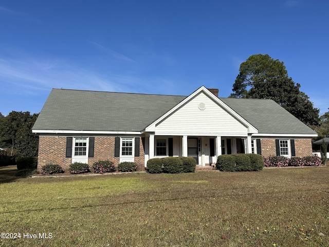 view of front of house featuring a front yard