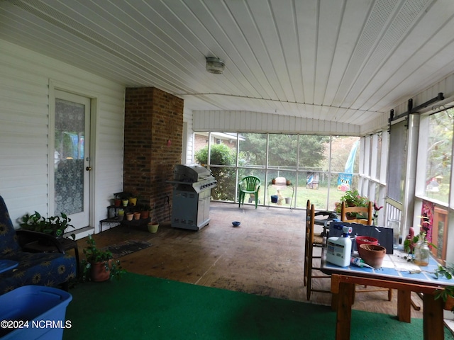 sunroom with lofted ceiling