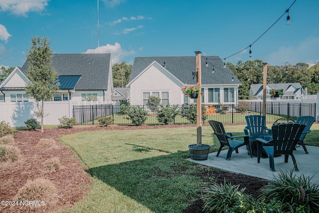 view of yard featuring a patio