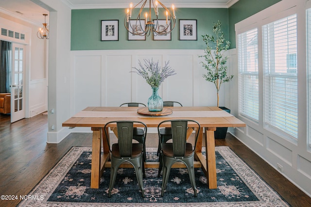 dining space featuring ornamental molding, dark hardwood / wood-style floors, and a notable chandelier