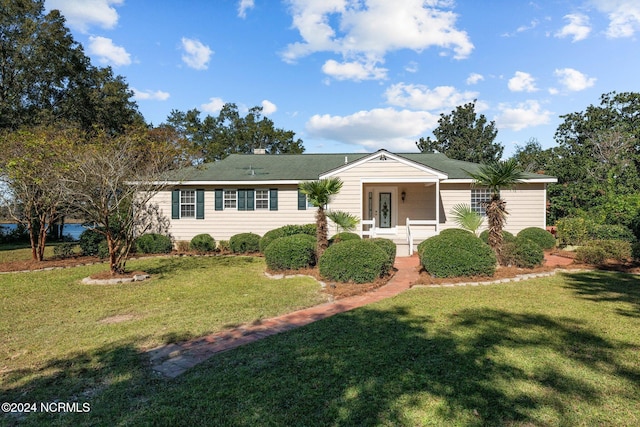 single story home featuring a front yard