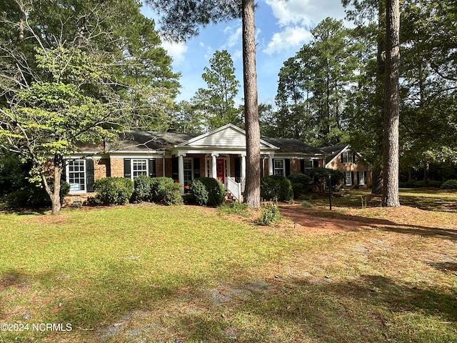 single story home with a front yard