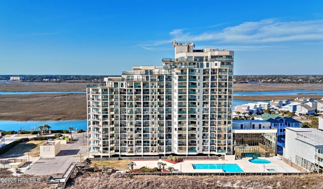 bird's eye view with a water view