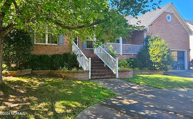 view of front facade with a garage and a front lawn