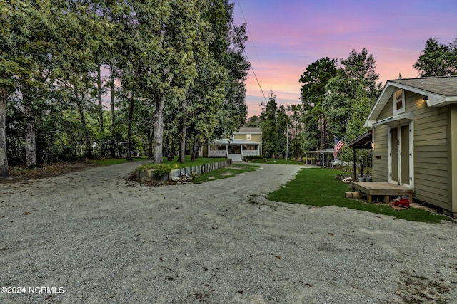 view of yard at dusk