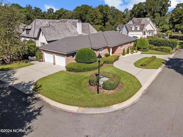 view of front of property featuring a front yard and a garage