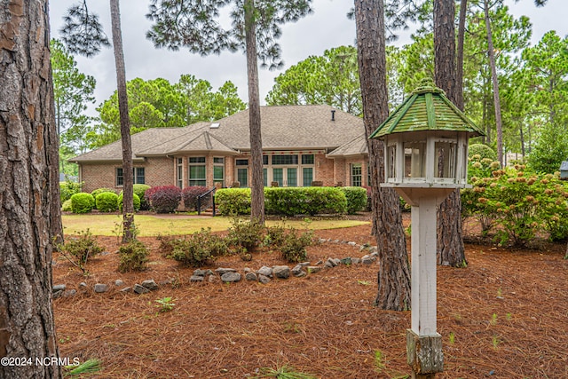 ranch-style home with a front yard