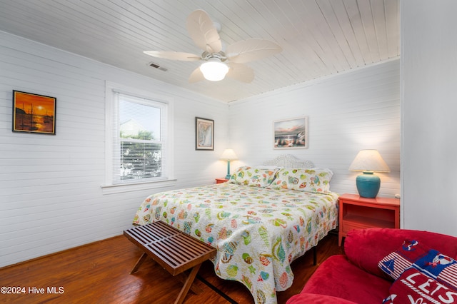 bedroom with hardwood / wood-style floors and ceiling fan