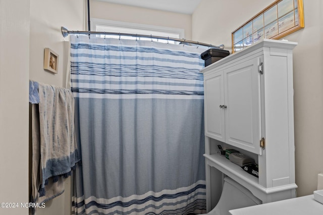 bathroom featuring curtained shower