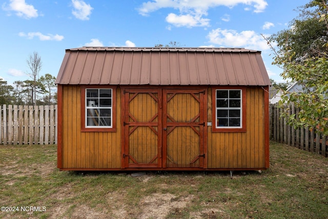 view of outdoor structure with a yard