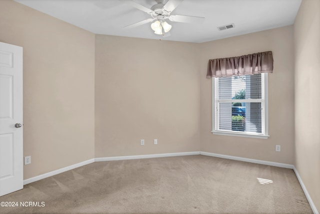 spare room with carpet flooring and ceiling fan