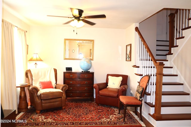 sitting room with ceiling fan