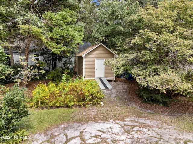 view of outbuilding