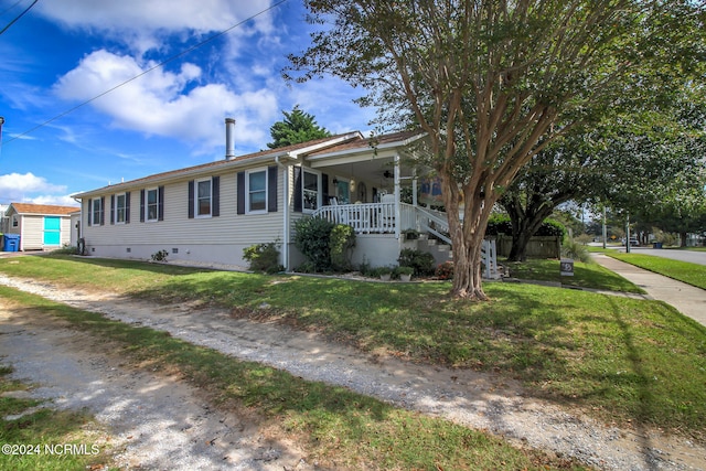 view of front of home featuring a front yard and a porch