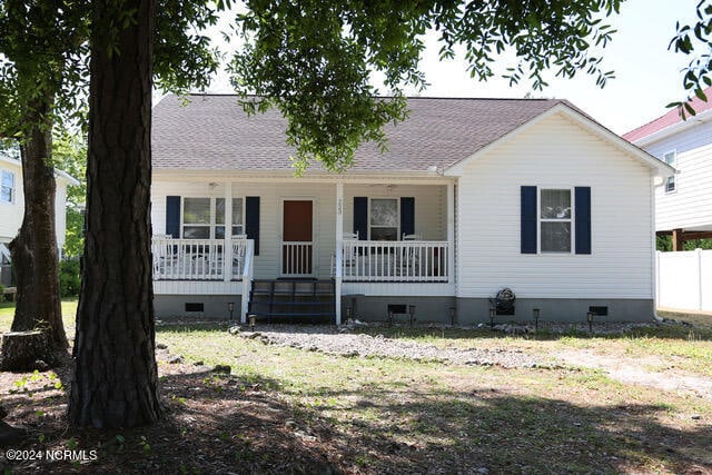 view of front of property with a porch