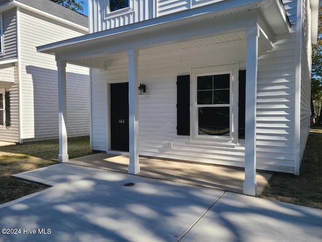 entrance to property with covered porch