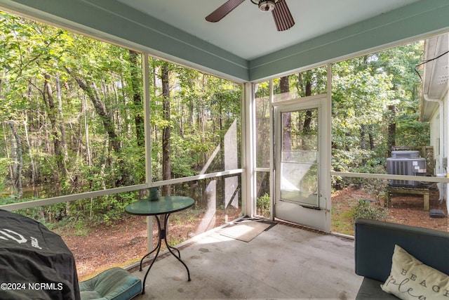 sunroom featuring ceiling fan