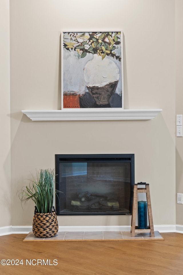 details with hardwood / wood-style flooring