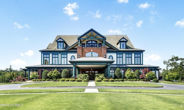 view of front of house featuring a front lawn