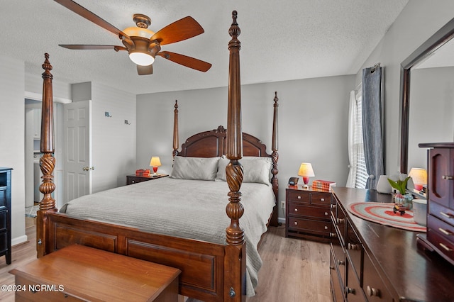 bedroom featuring a textured ceiling, light hardwood / wood-style floors, and ceiling fan