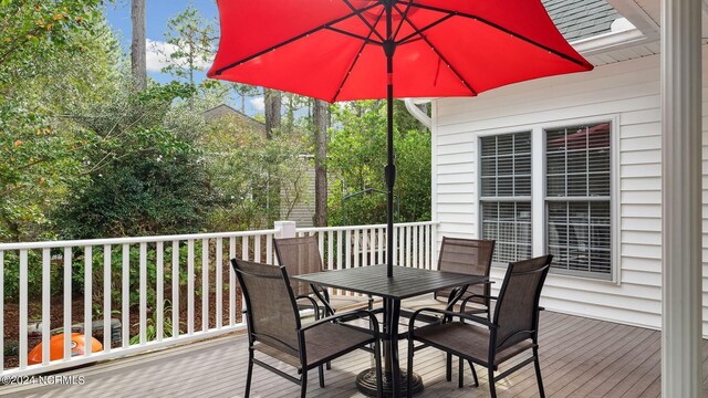 exterior space featuring ceiling fan