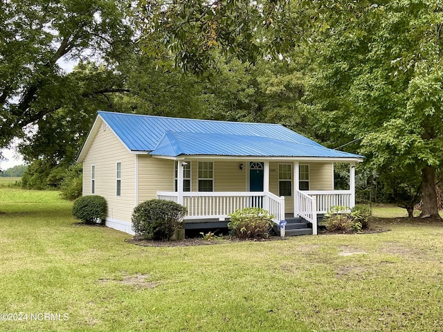 view of front of house with covered porch and a front yard