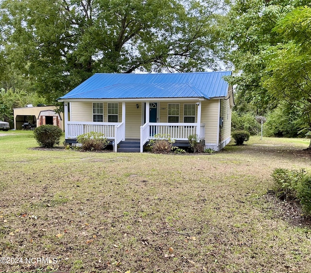 view of front of property with a porch and a front lawn