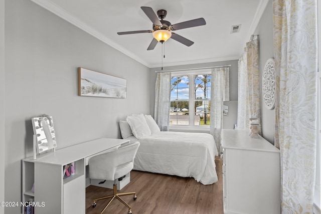 bedroom featuring visible vents, dark wood finished floors, ceiling fan, and crown molding