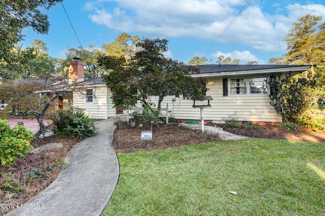 ranch-style home with a front yard