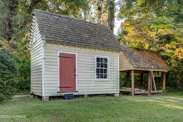 view of outbuilding featuring a lawn