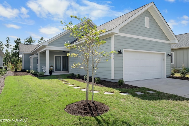 view of front of property featuring covered porch and a front lawn