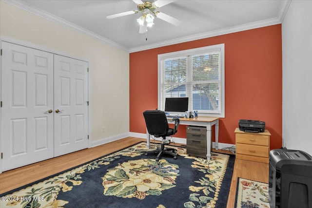 office area featuring light hardwood / wood-style floors, ceiling fan, and ornamental molding