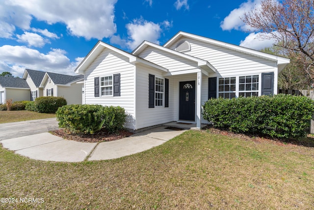 view of front of home with a front lawn