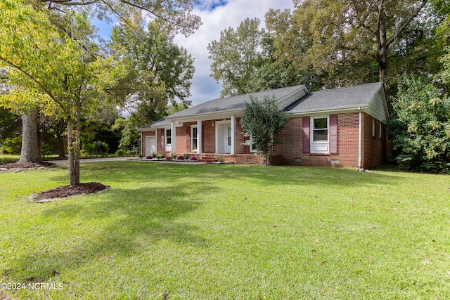 single story home with a front yard