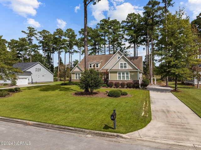 view of front of house featuring a front yard