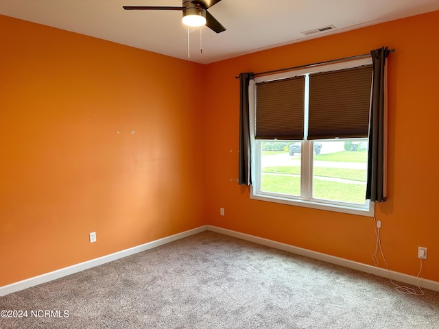 carpeted empty room featuring ceiling fan