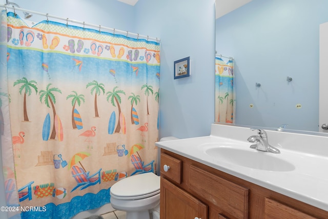 full bath with toilet, a shower with curtain, and vanity