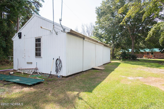 exterior space featuring a lawn