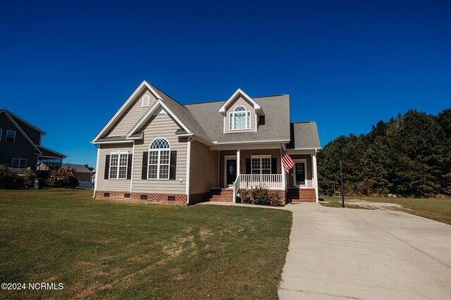 view of front of property with a front lawn and covered porch