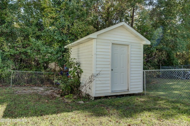 view of outbuilding featuring a yard