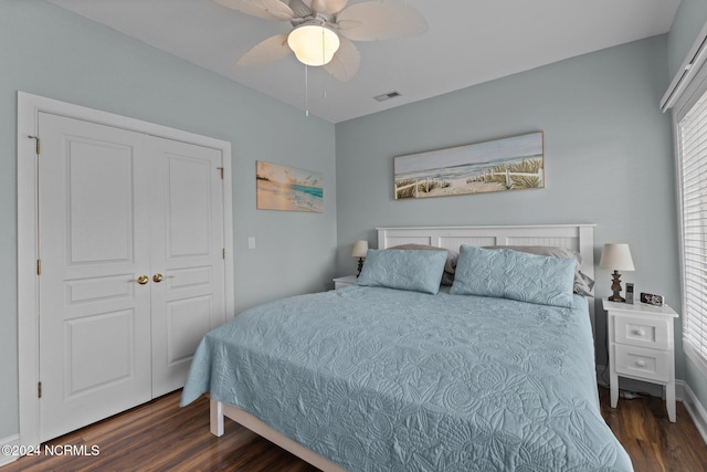 bedroom featuring dark hardwood / wood-style floors, ceiling fan, and a closet