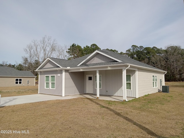 view of front facade featuring central air condition unit and a front yard