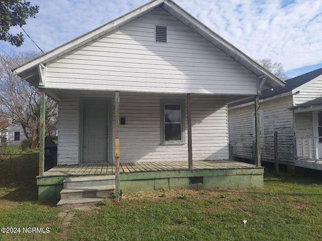 bungalow featuring a porch and a front yard