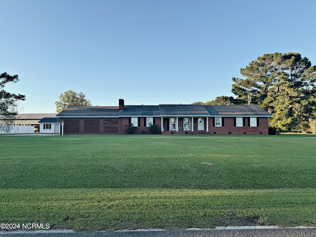 view of front of house with a front lawn